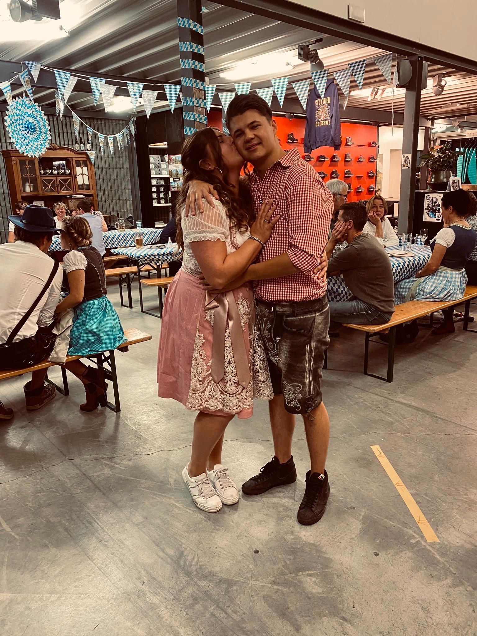 MICHE's Sports/Outdoor/Bikebekleidung & Cafe