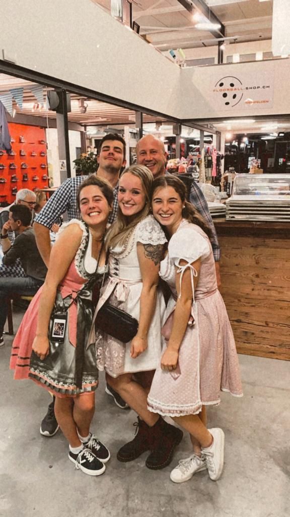 MICHE's Sports/Outdoor/Bikebekleidung & Cafe