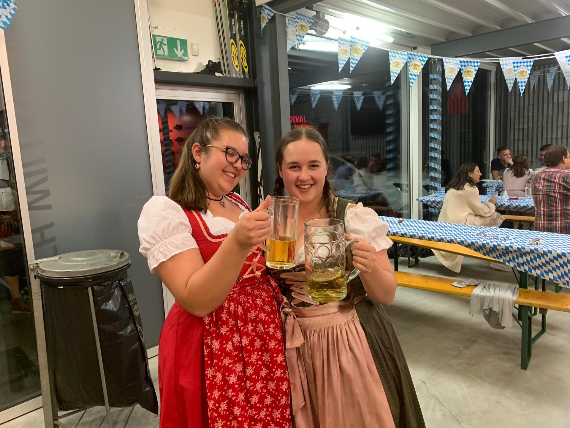 MICHE's Sports/Outdoor/Bikebekleidung & Cafe