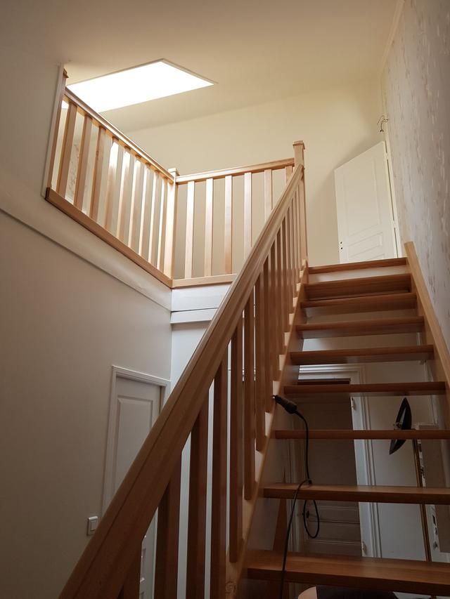 Pose d'escalier en bois