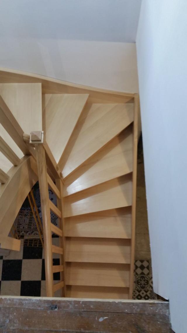 Escalier en bois avec retour