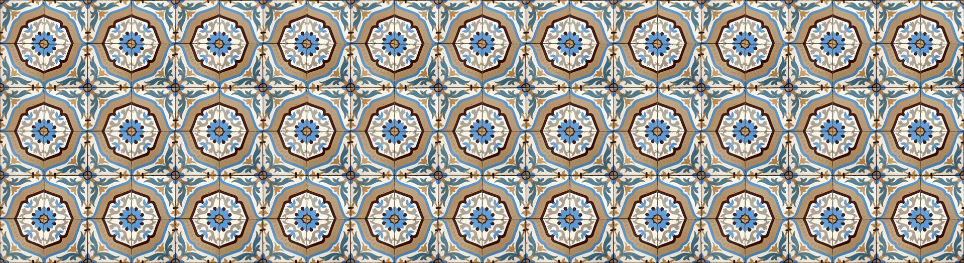 Motif de carreaux géométriques répétitifs bleus, blancs, beiges et noirs avec des motifs circulaires.