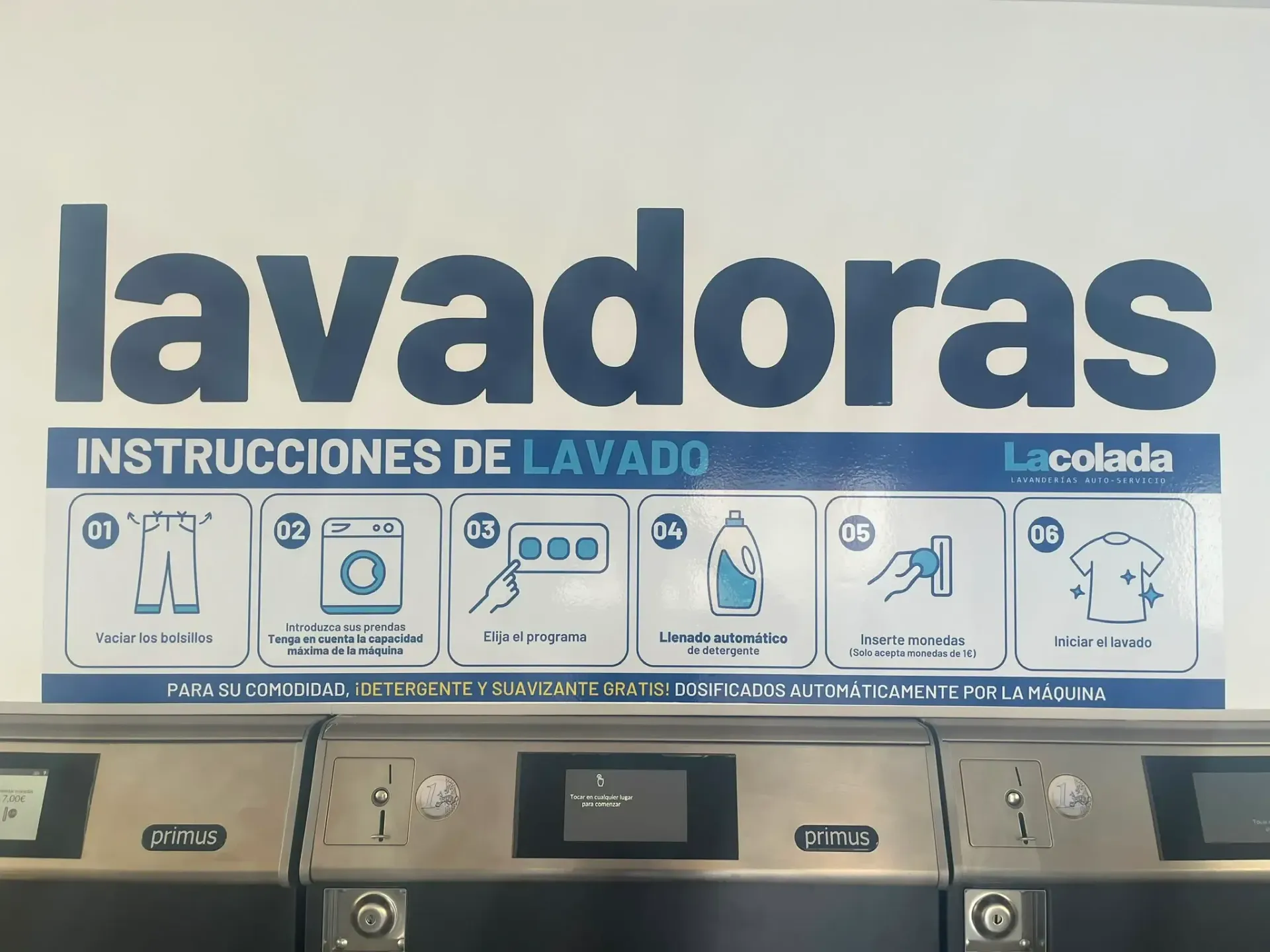 Icono de marcador de posición gris claro con un sol y montañas sobre fondo blanco