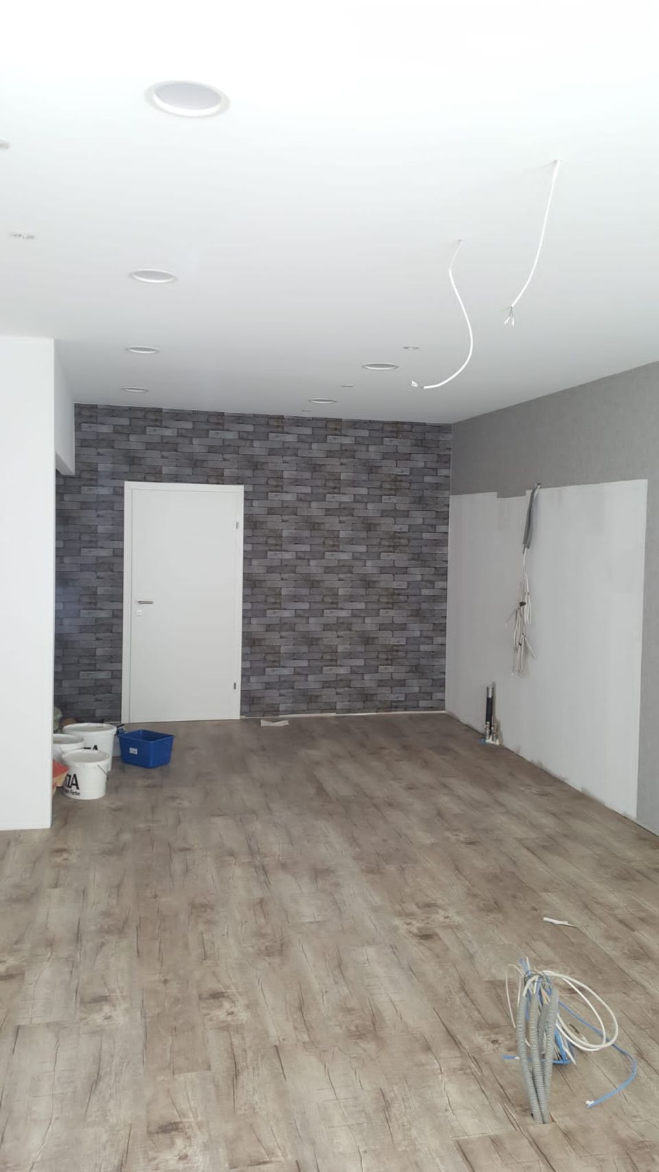 Tapeten in Steinoptik angebracht durch Sunshine Maler