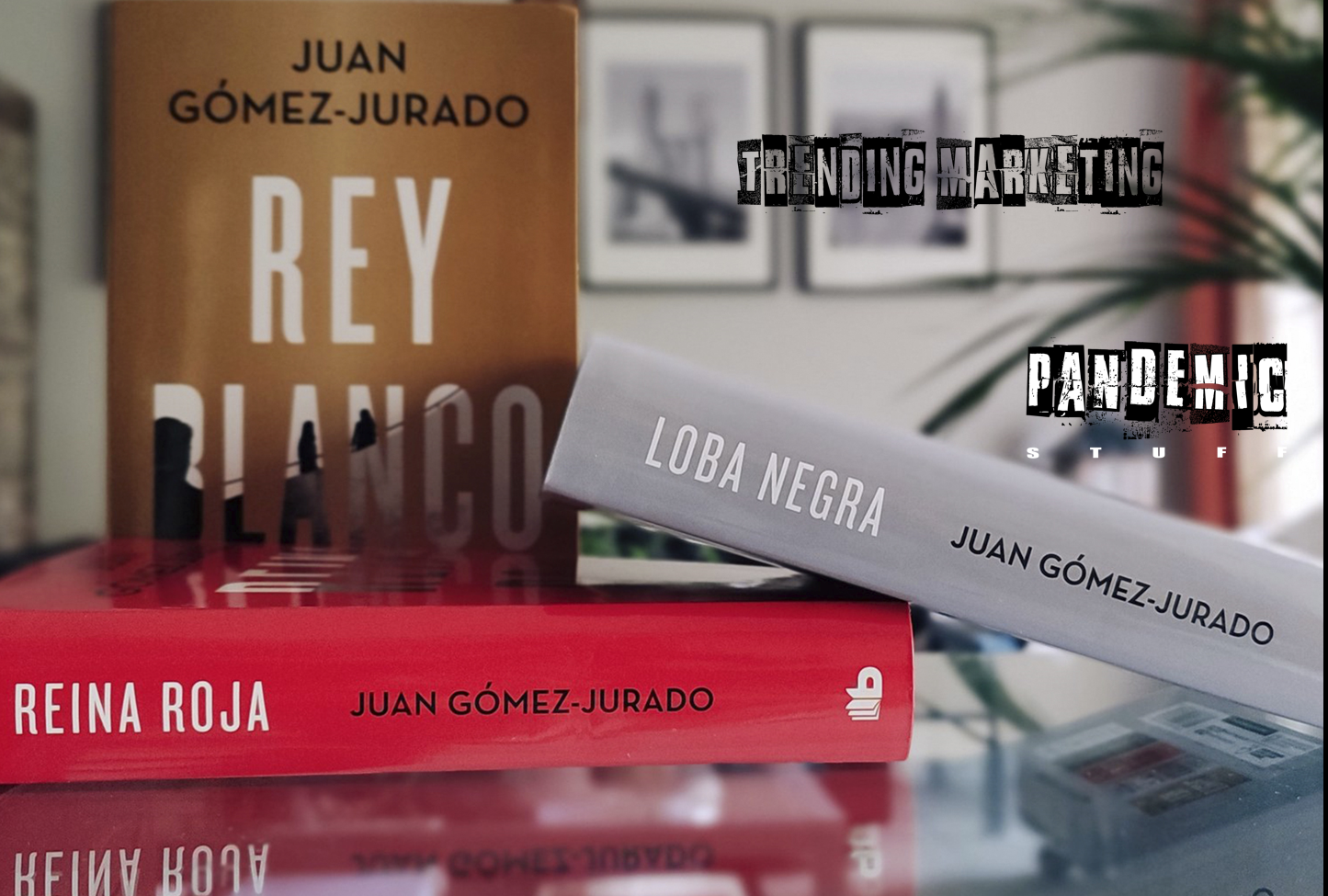 Una pila de libros de Juan Gómez Jurado