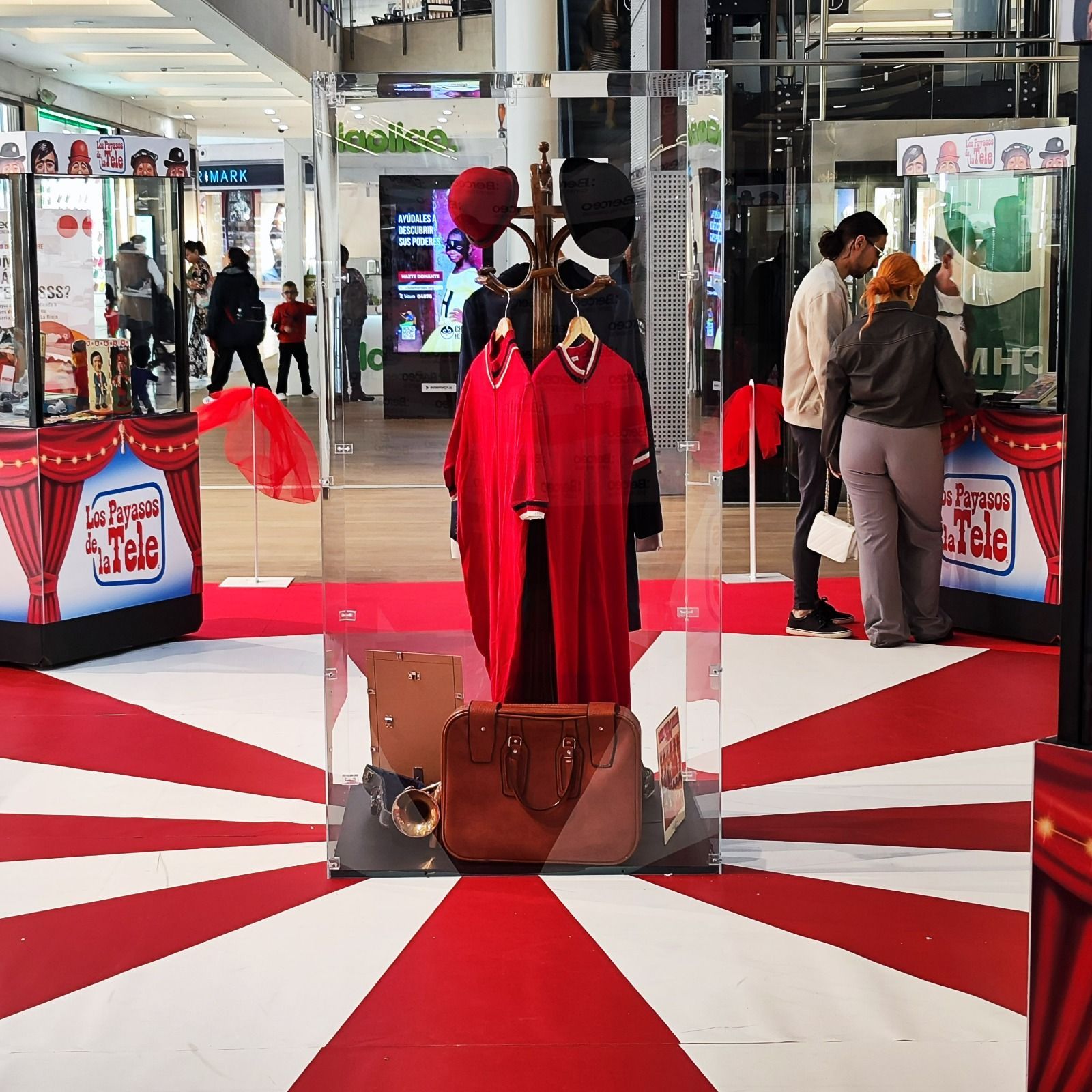 Una tienda con un cartel que dice