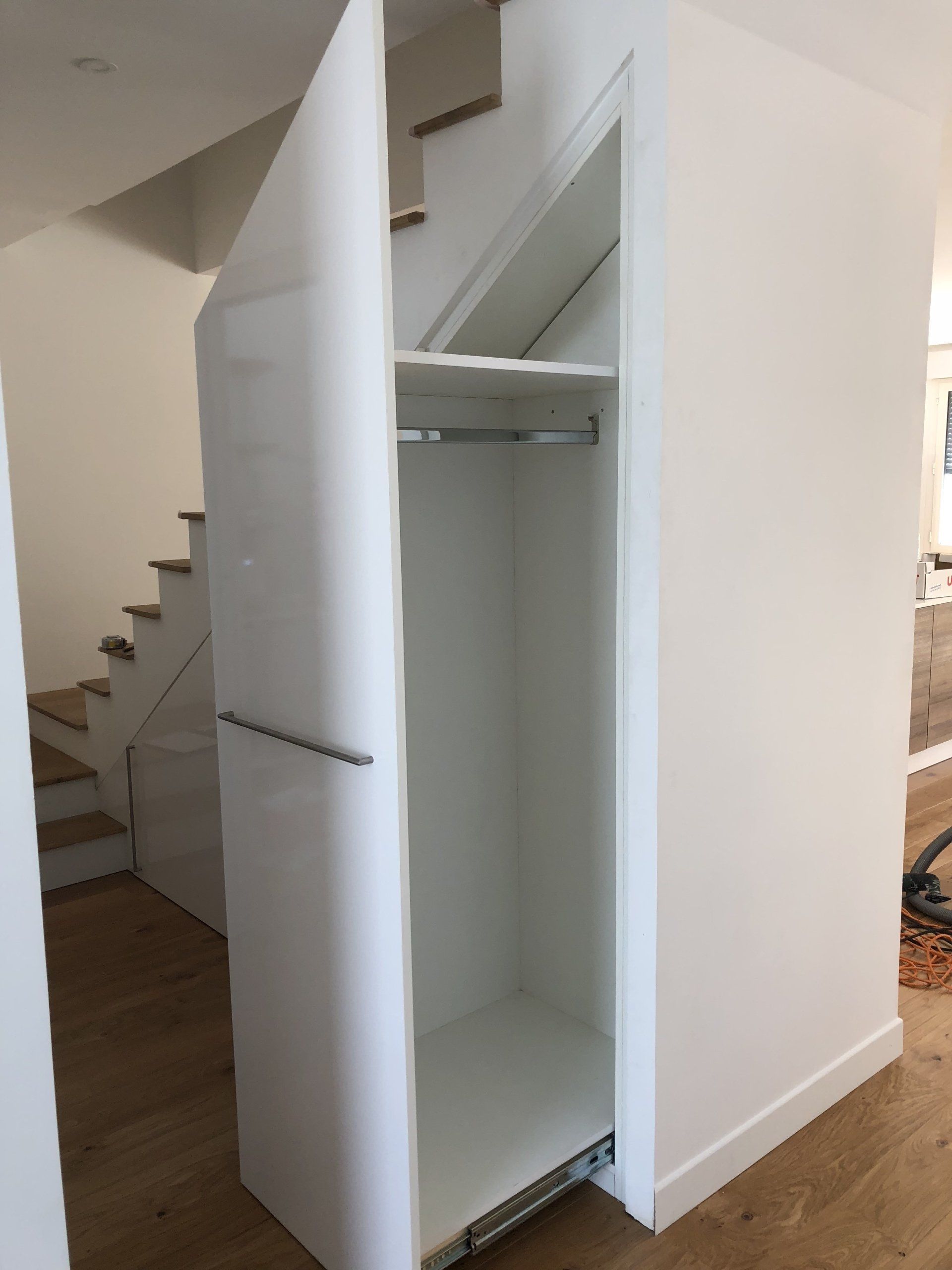 Placard sous escalier