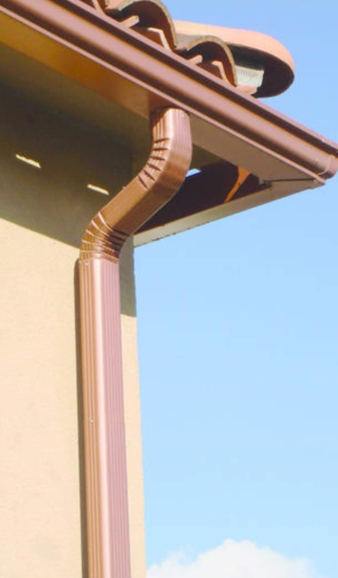 Gouttière posée par l'entreprise ensoleillée