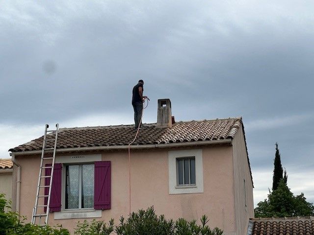 Nettoyage d'une toiture haute pression