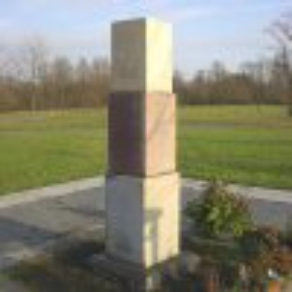 Grabstele auf einem Friedhof