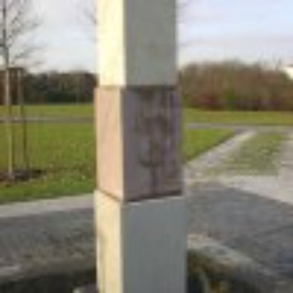 Stele auf einem Friedhof