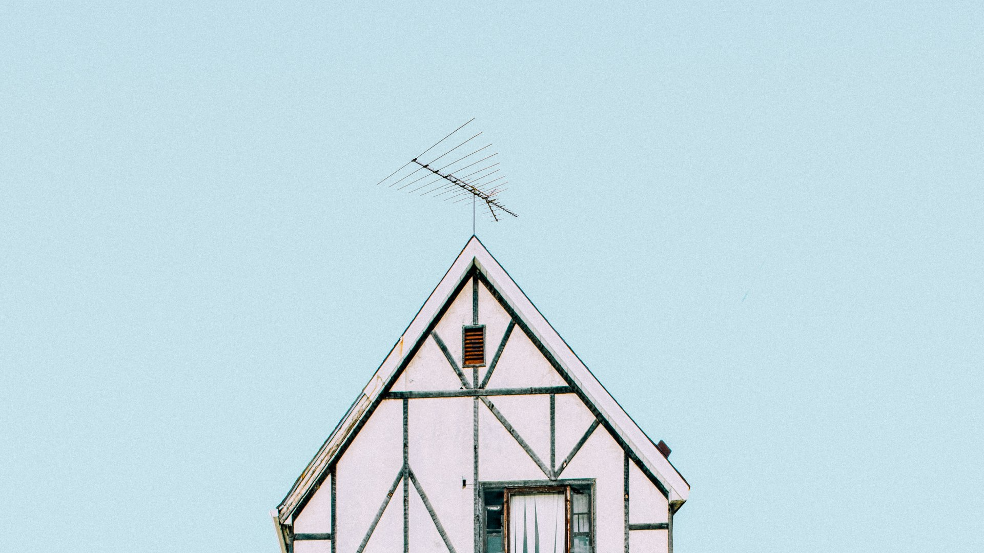 Antenne TV sur un toit