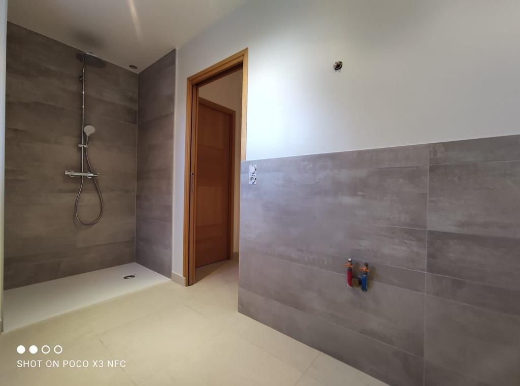 Salle de bains PMR construction de projet sur mesure Paris 8e