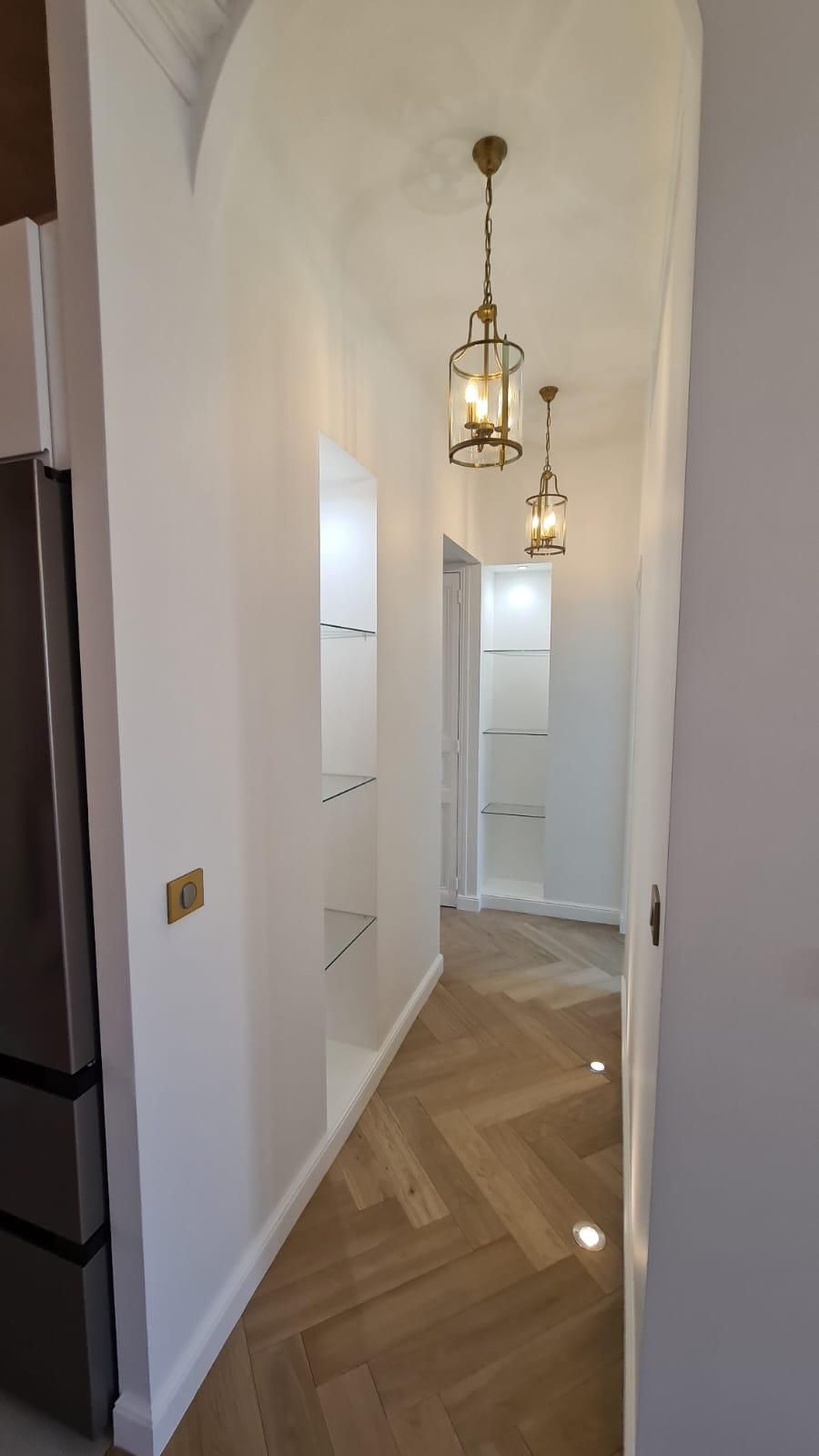 Rénovation de couloir avec la création d'étagères