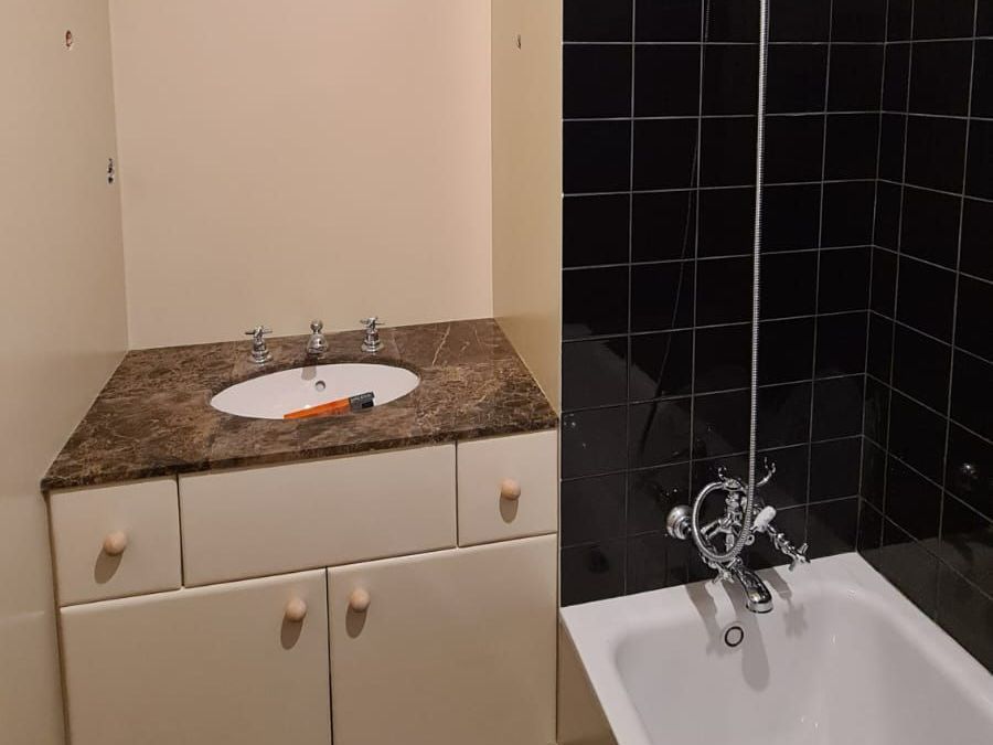 Projet de rénovation salle de bain avec baignoire ancienne