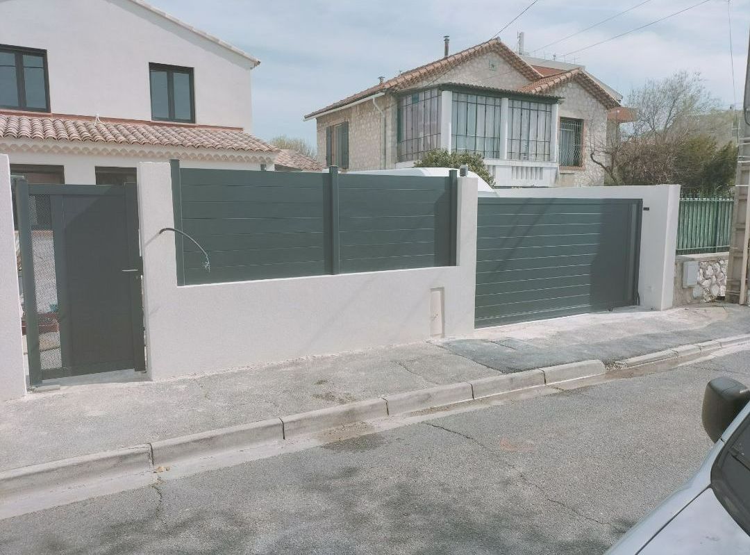 Pose de clôtures et portails en aluminium