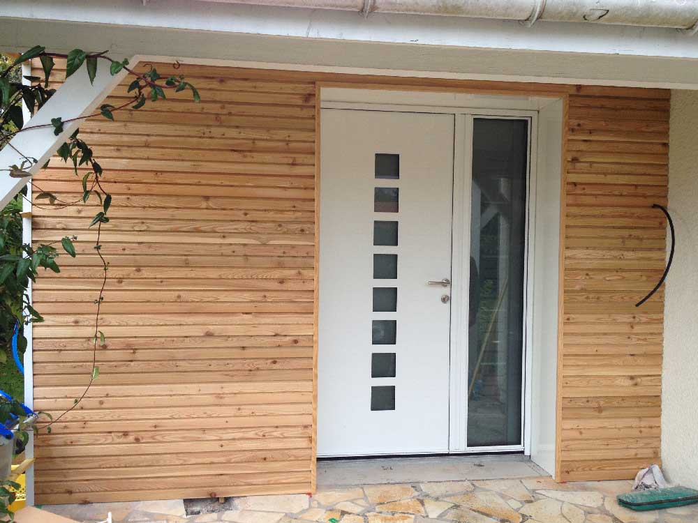 Porte d'entrée blanche