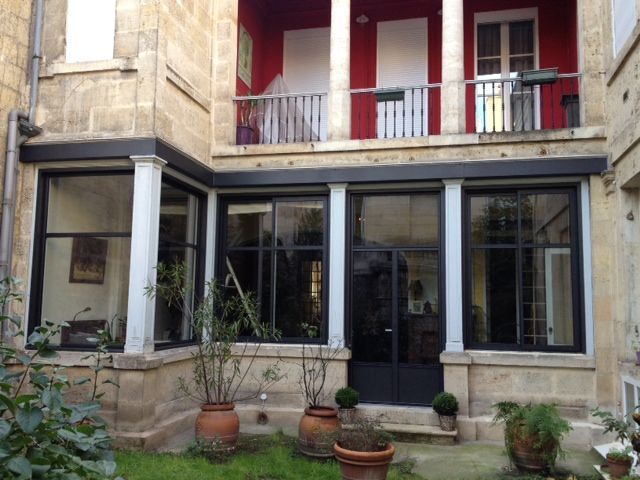 Fenêtres en aluminium noires