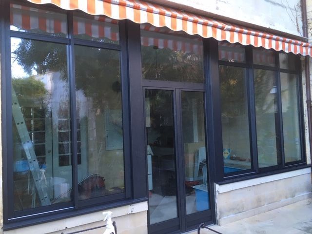 pose de fenêtre en aluminium