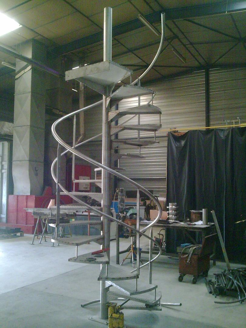 Fabrication sur mesure d'un escalier inox 304L  chaudronnerie Reis S.A