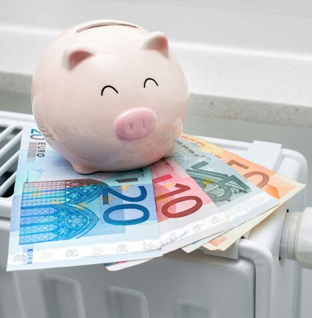 Group Instals Ser SL. hombre con eficiencia energética 