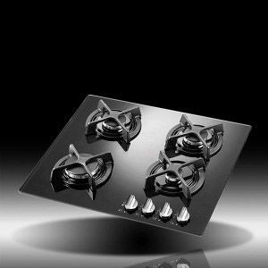 Placa de cocina de cristal negro con cuatro quemadores y perillas de control.