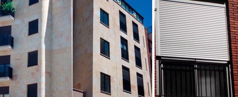 Un edificio con muchas ventanas y un balcón.