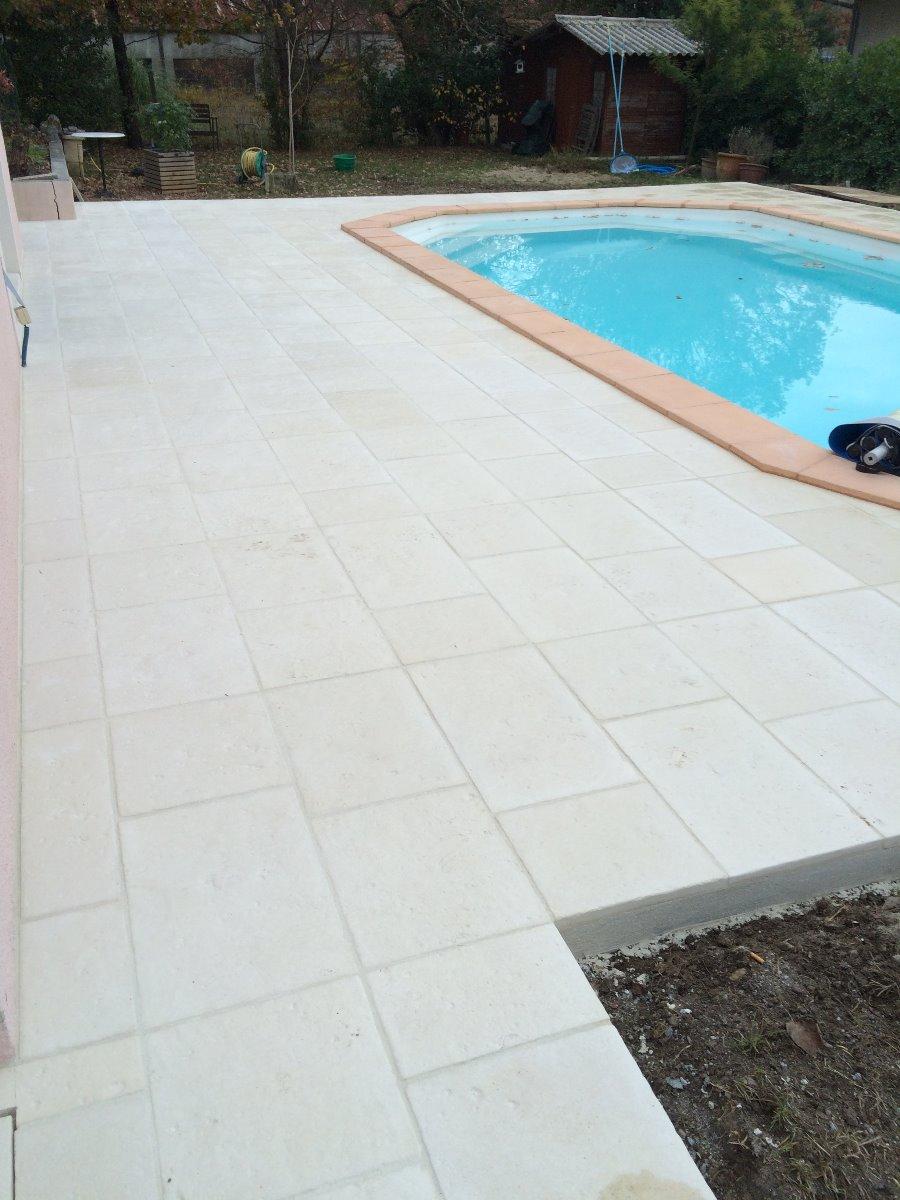 Terrasse de piscine en dalle