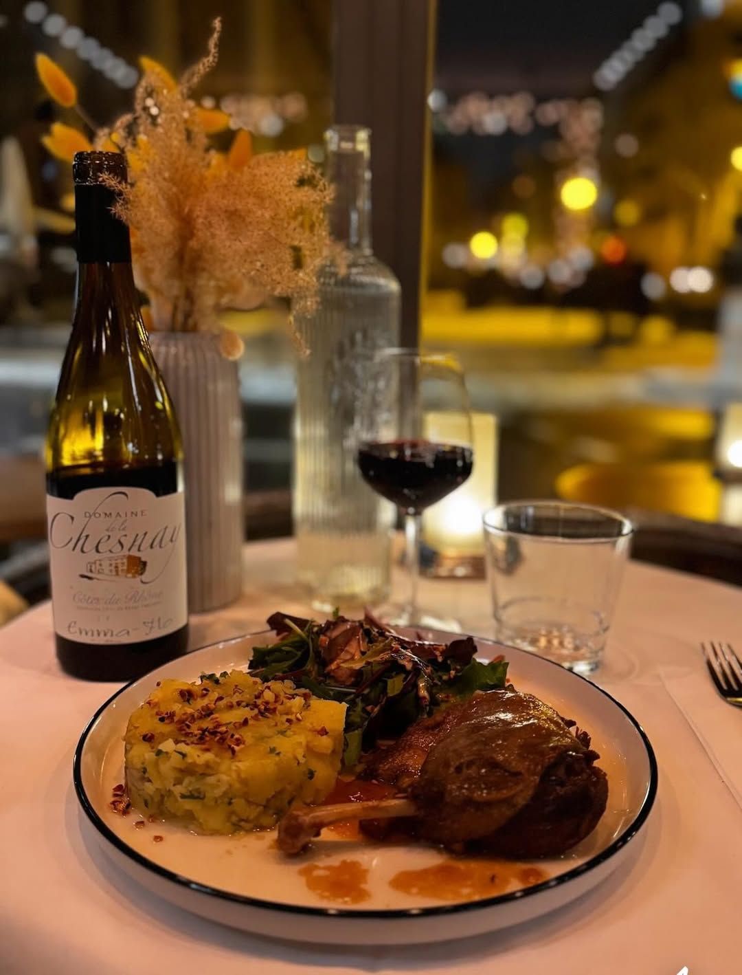 Une assiette de confit de canard