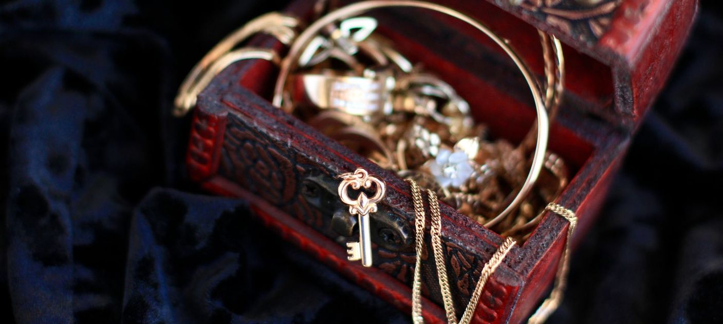 Un coffre à bijoux anciens
