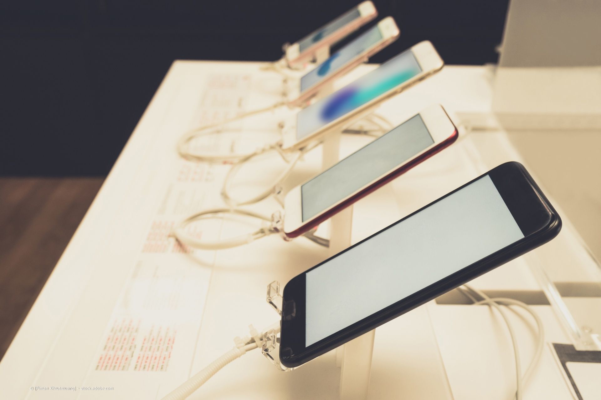 Bild von Smartphones auf Verkaufsregal