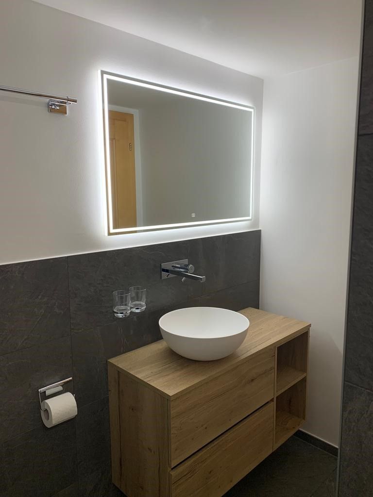 BADEZIMMER WASCHTISCH