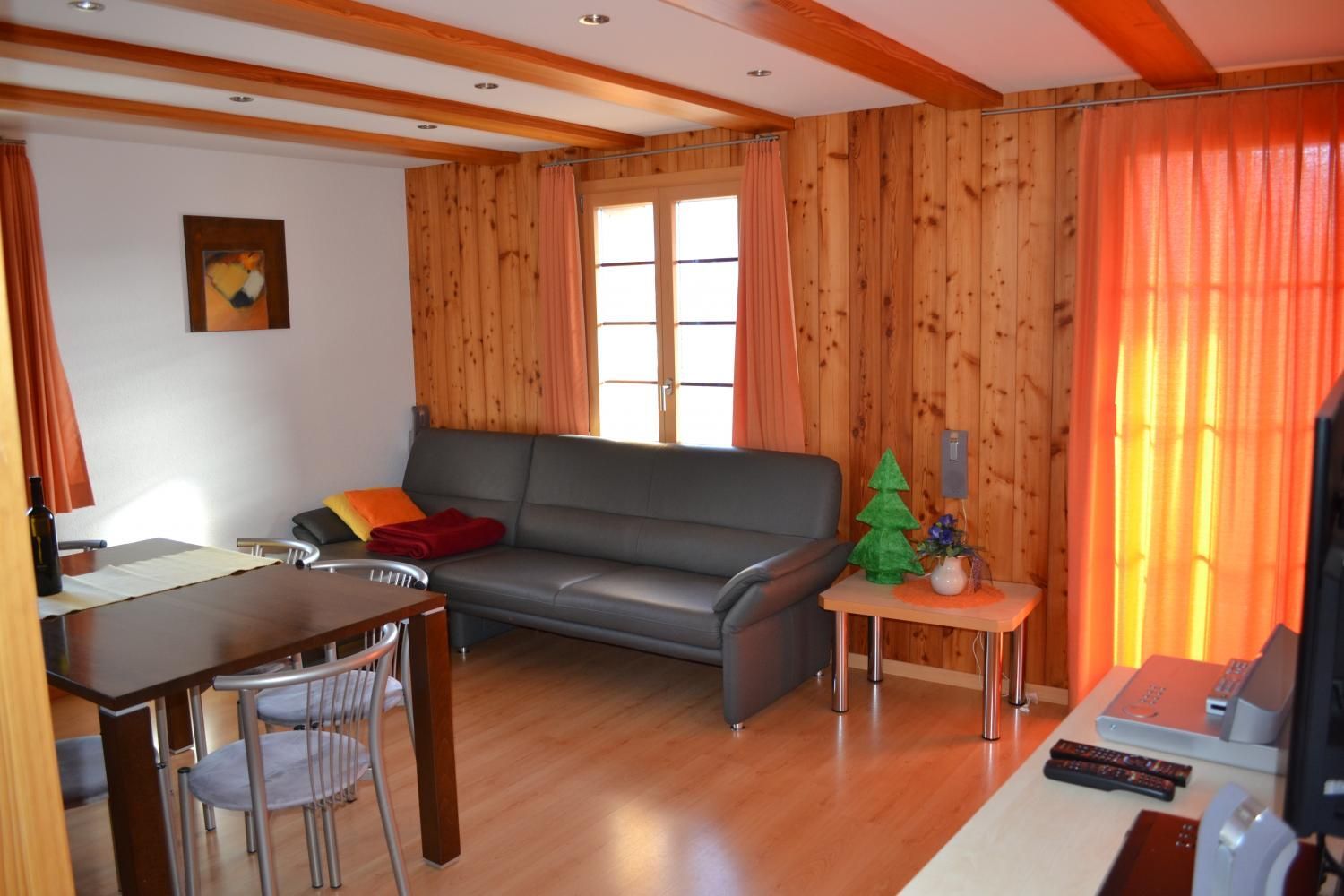 KOMPLETT AUSGESTATTETE KÜCHE