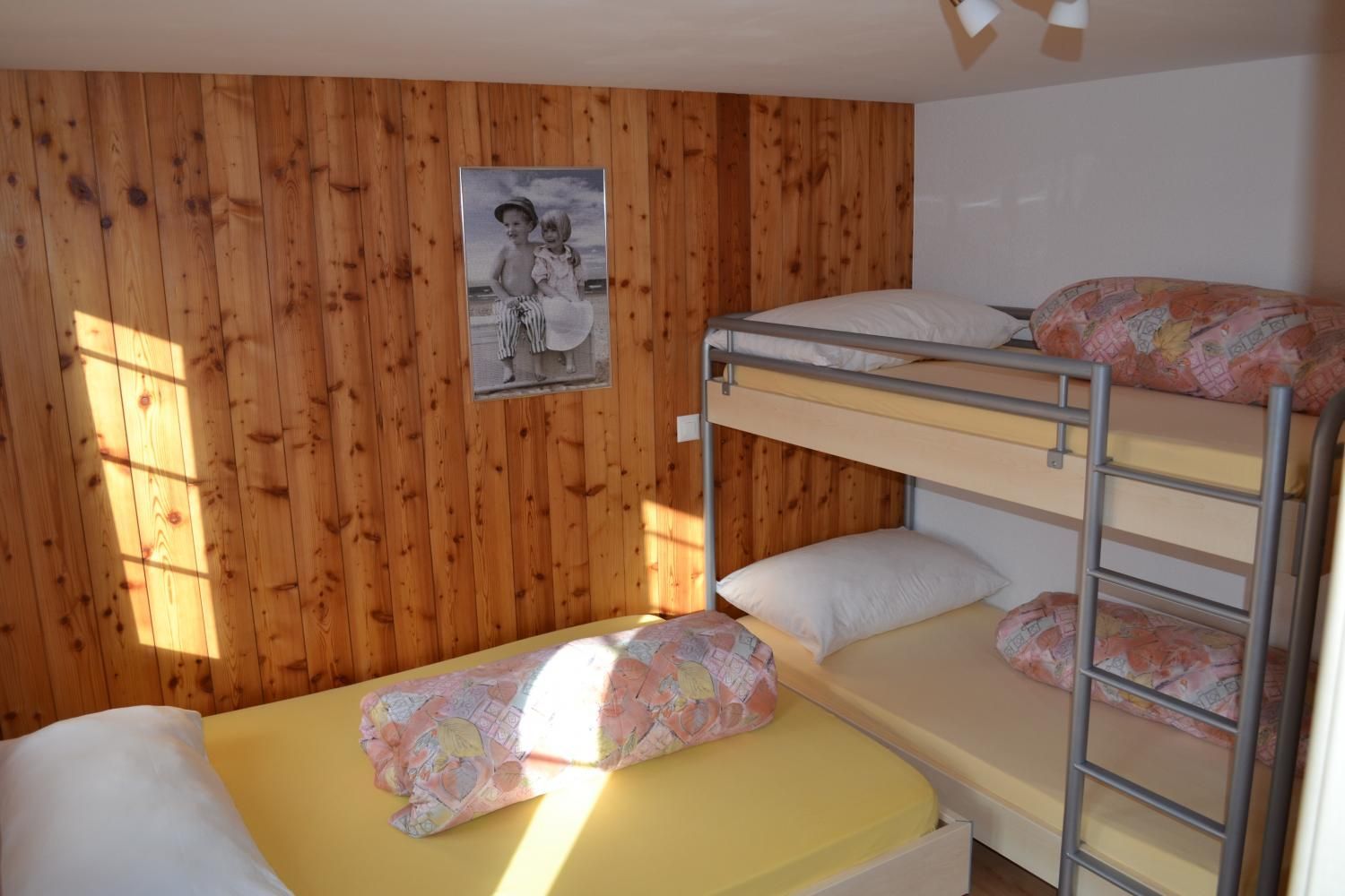 MODERNE, KOMPLETT AUSGESTATTETE KÜCHE