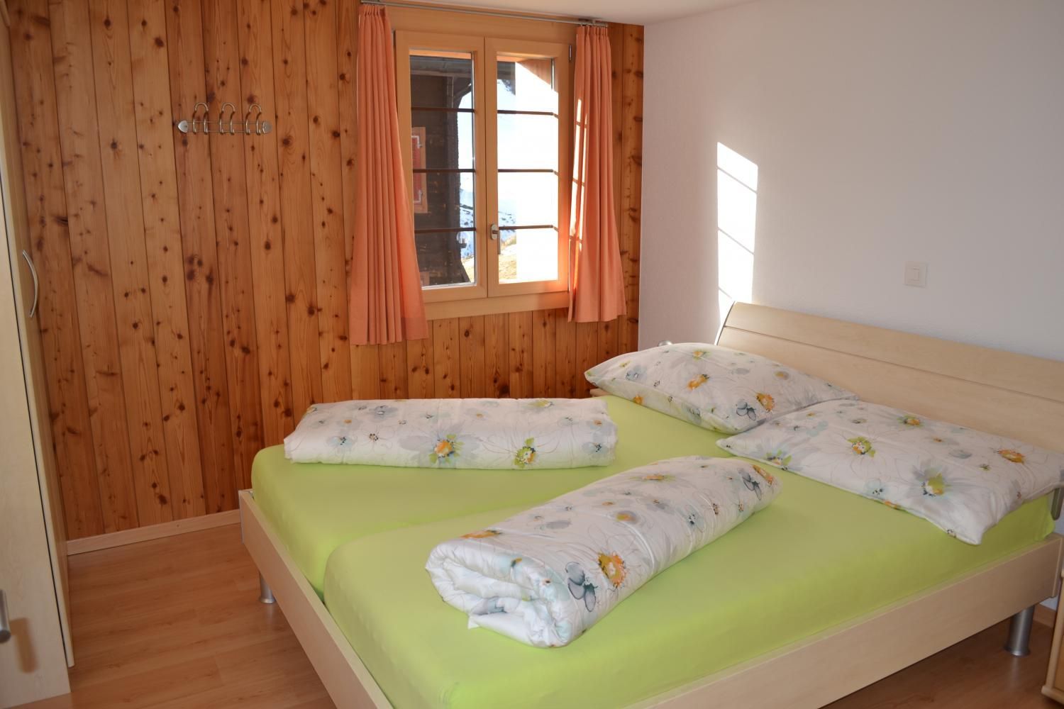 BADEZIMMER WASCHTISCH