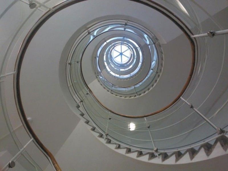 kierreportaiden lasikaide