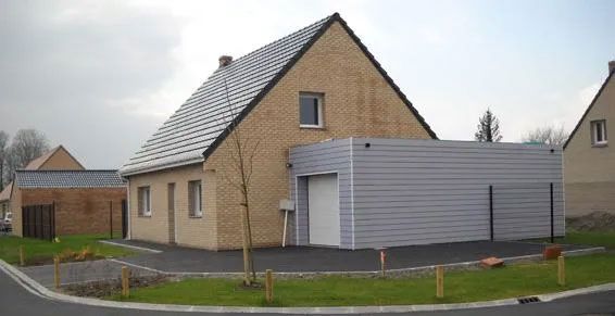 Maison avec garage en bardage