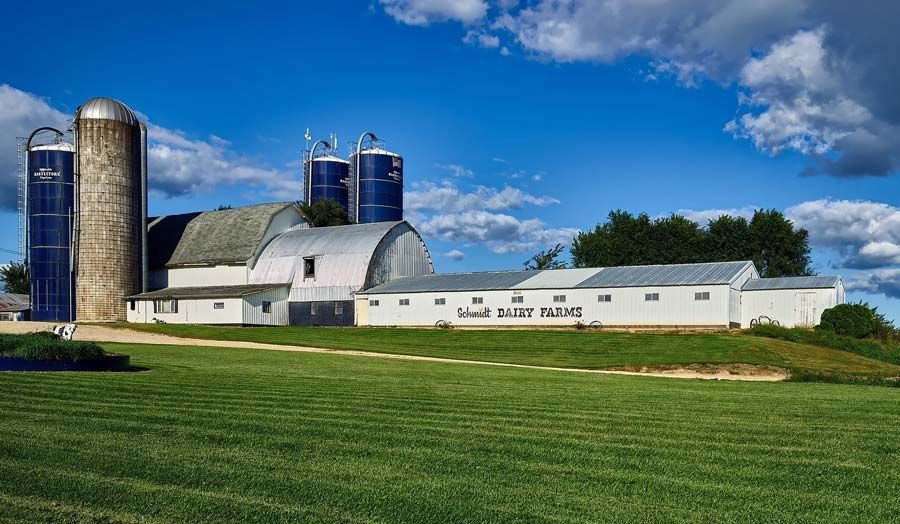 Bâtiment agricole dans la campagne