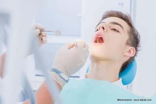 Zahnarztpraxis Kerstin Hammerschmidt Frau beim Zahnarzt