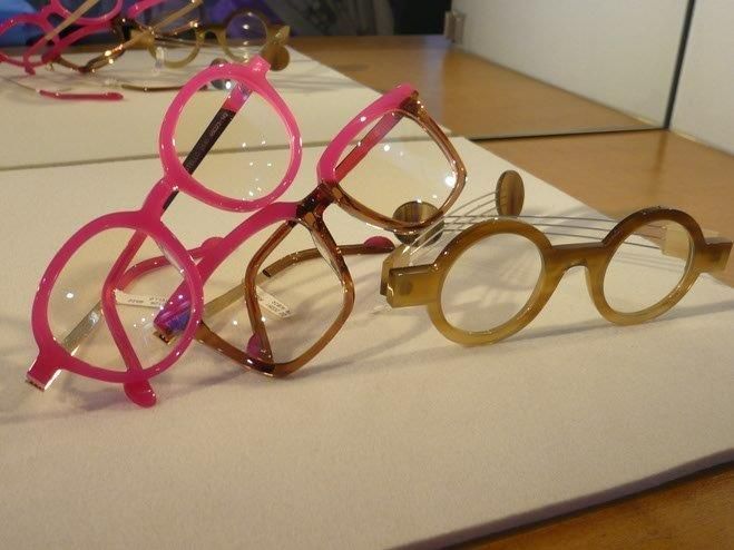 Brillensortiment, Brillenvitrine, Sportbrillen, Brillen, Auswahl Brillen