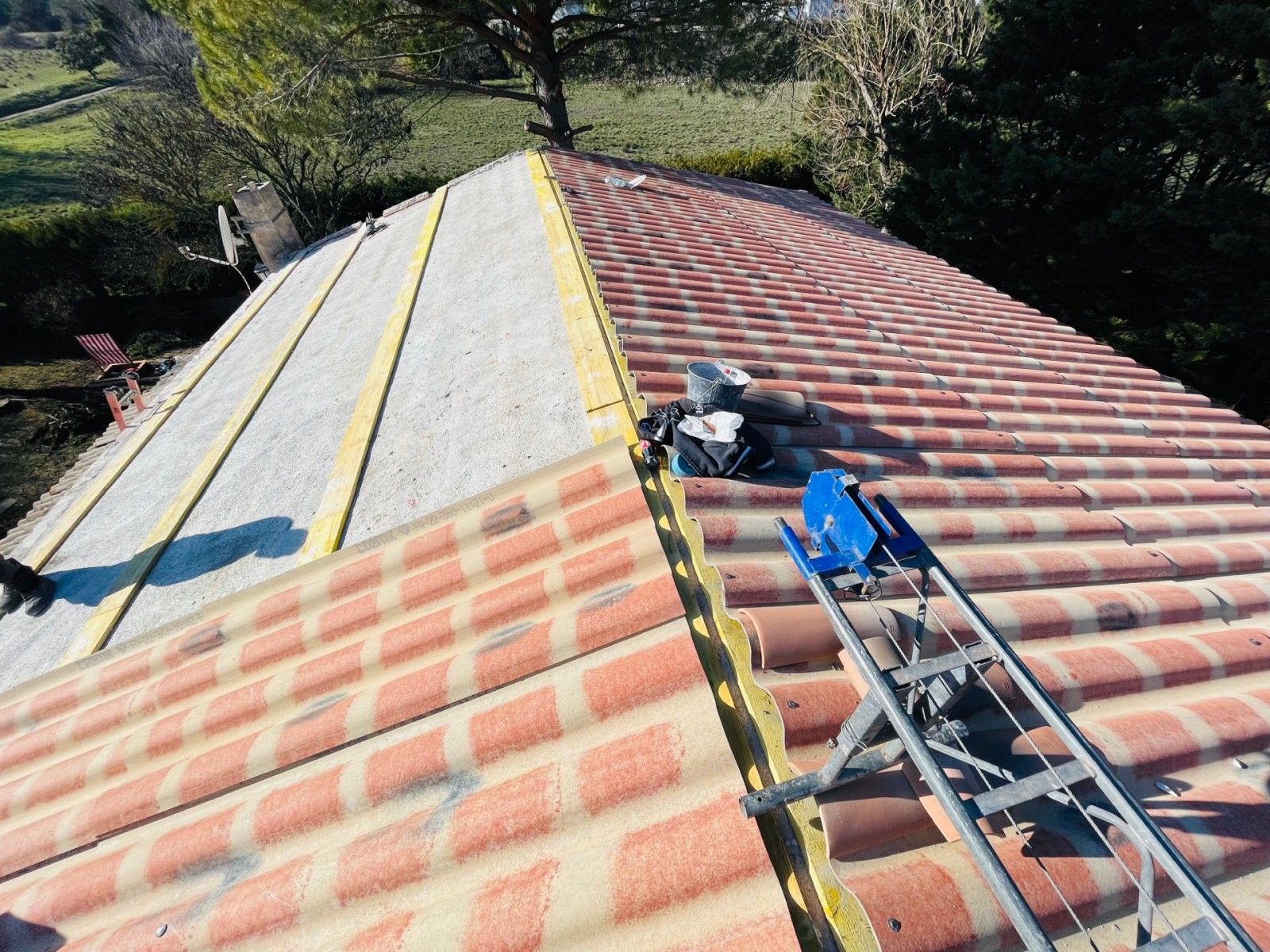 Travaux de couverture en cours