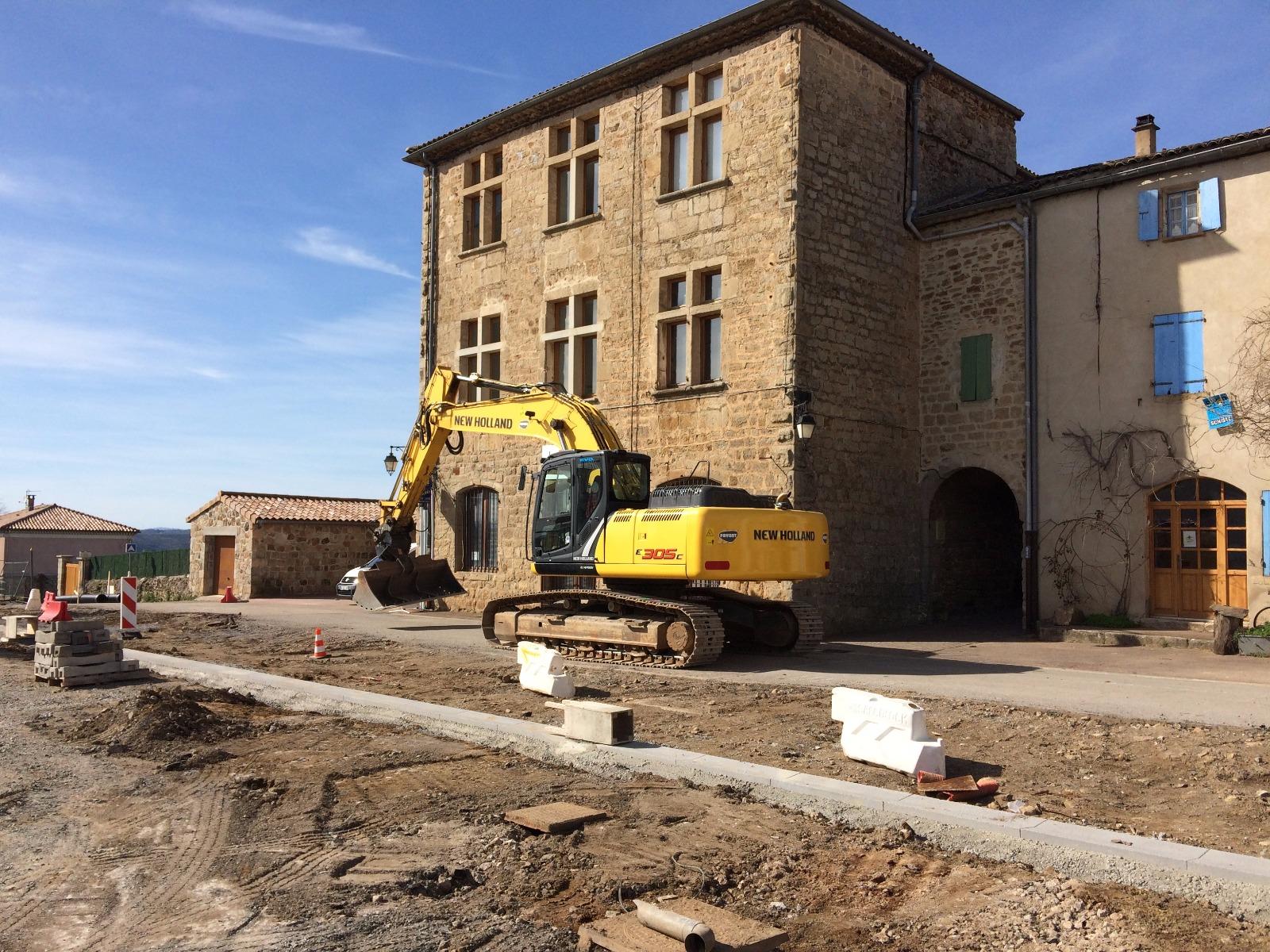 Aménagement de la place de Vinezac