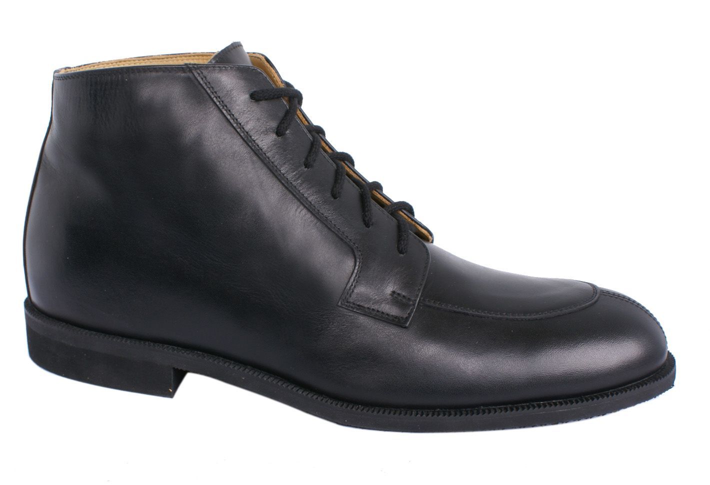 Bottine en cuir noir à lacets et petit talon, vue de profil