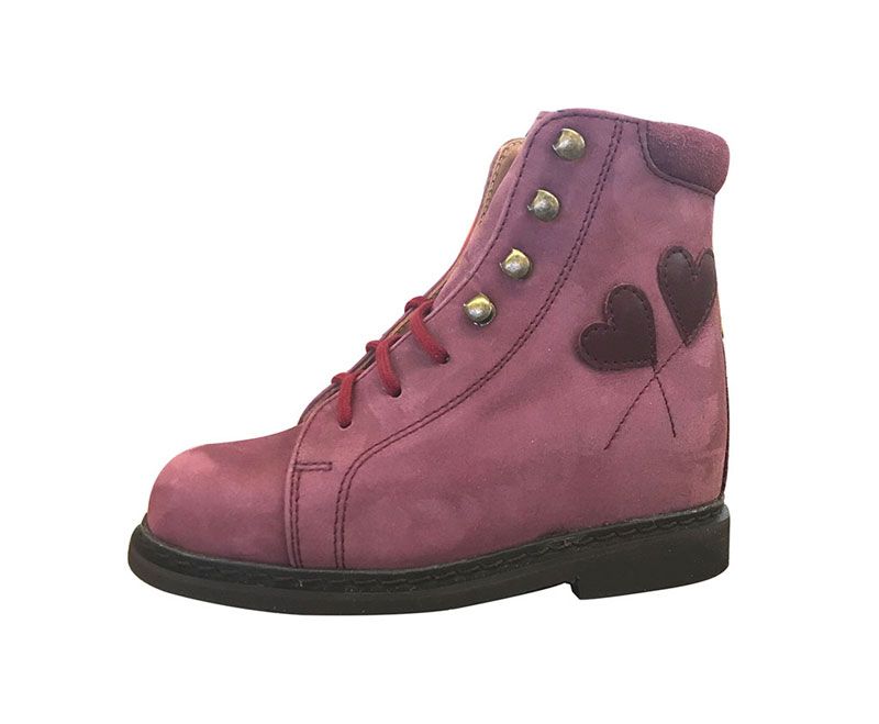 Bottes montantes roses à lacets rouges, œillets dorés et détails en forme de cœur sur le côté