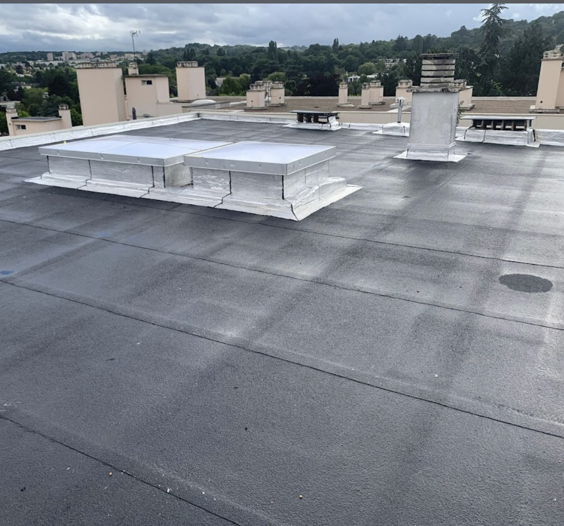 Une membrane bitumineuse afin d'étancher un toit plat d'un immeuble