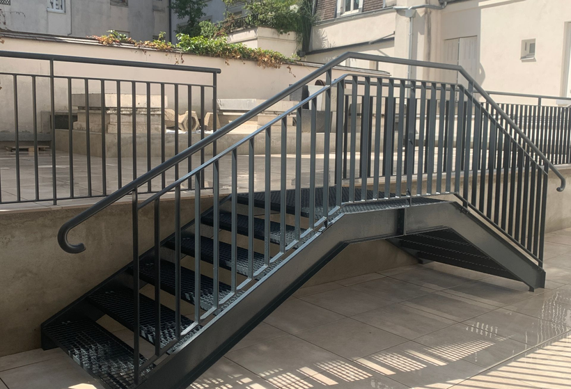 Un escalier pour monter sur une toiture-terrasse 