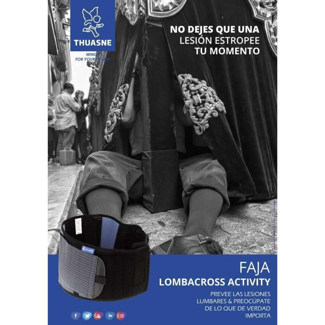 Una fotografía en blanco y negro de una persona que lleva un cinturón de actividad lumbar.