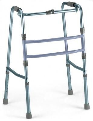 Un caminante azul está sentado sobre una superficie blanca.