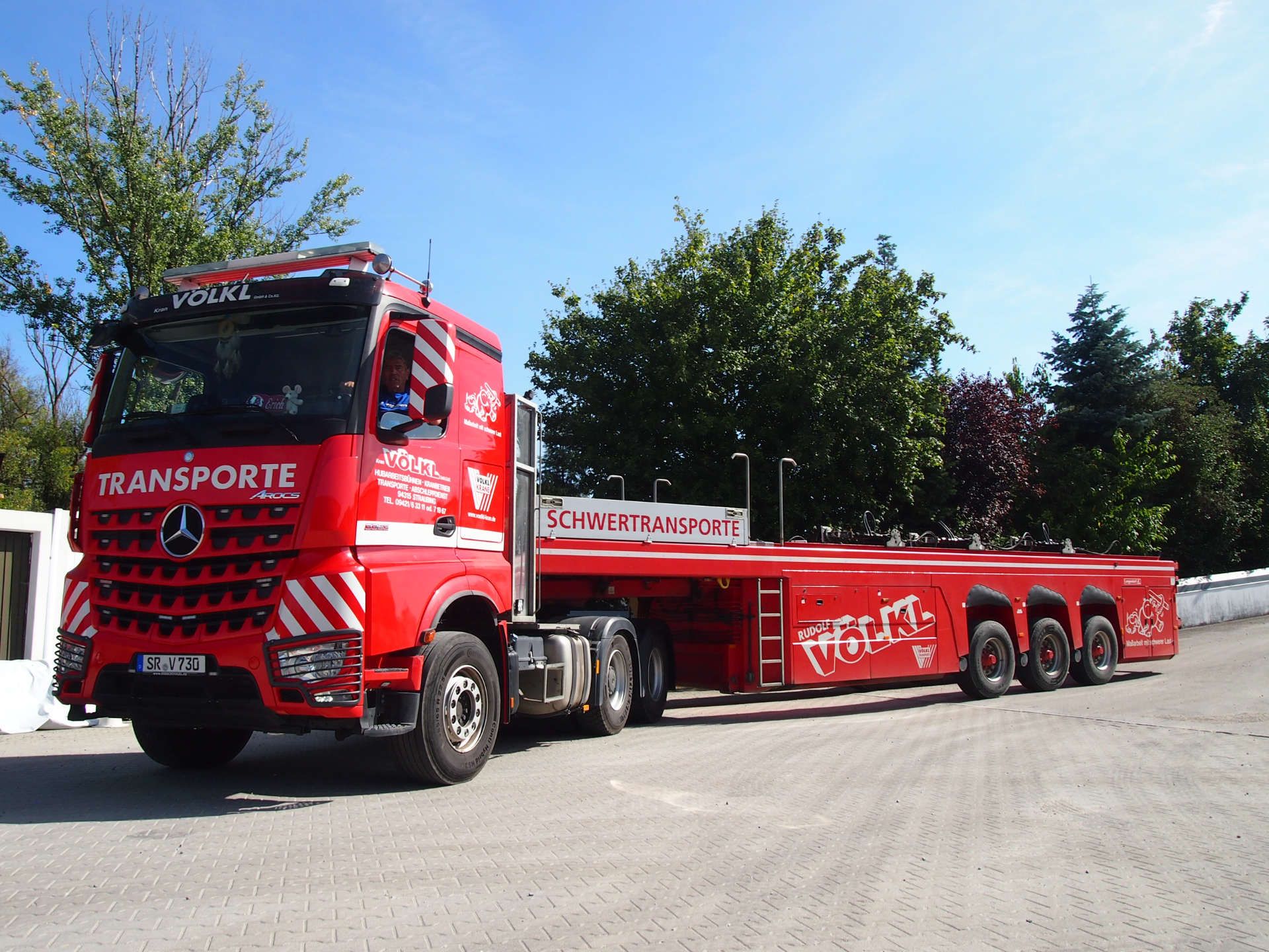 Innenlader auf einer Straße