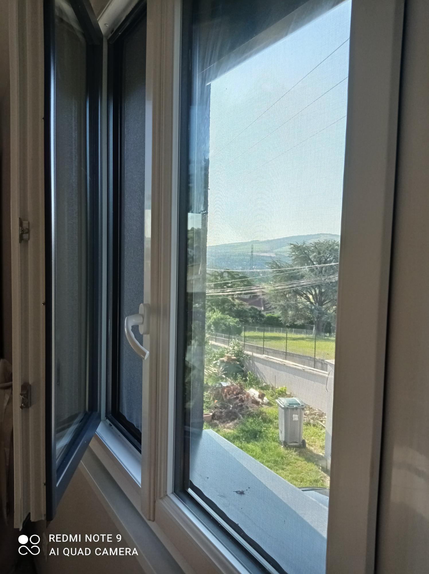 Fenêtre bicoloration blanche/gris anthracite